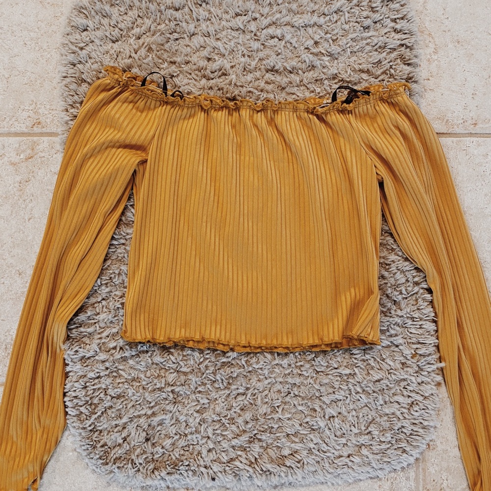 Off the Shoulder Crop Top💛